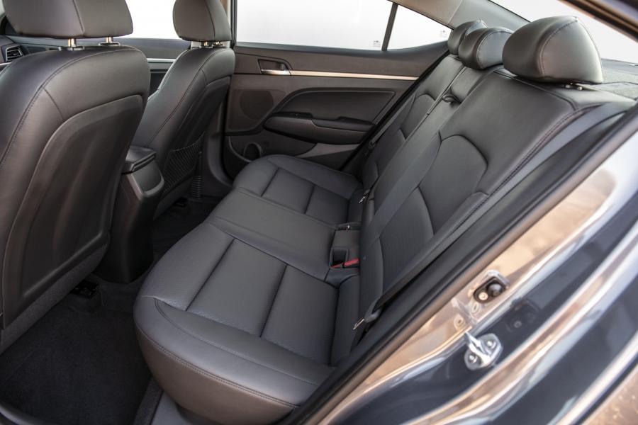Интерьер Hyundai Elantra Limited (AD) 2018 года  (NA) (фото 16 из 42)